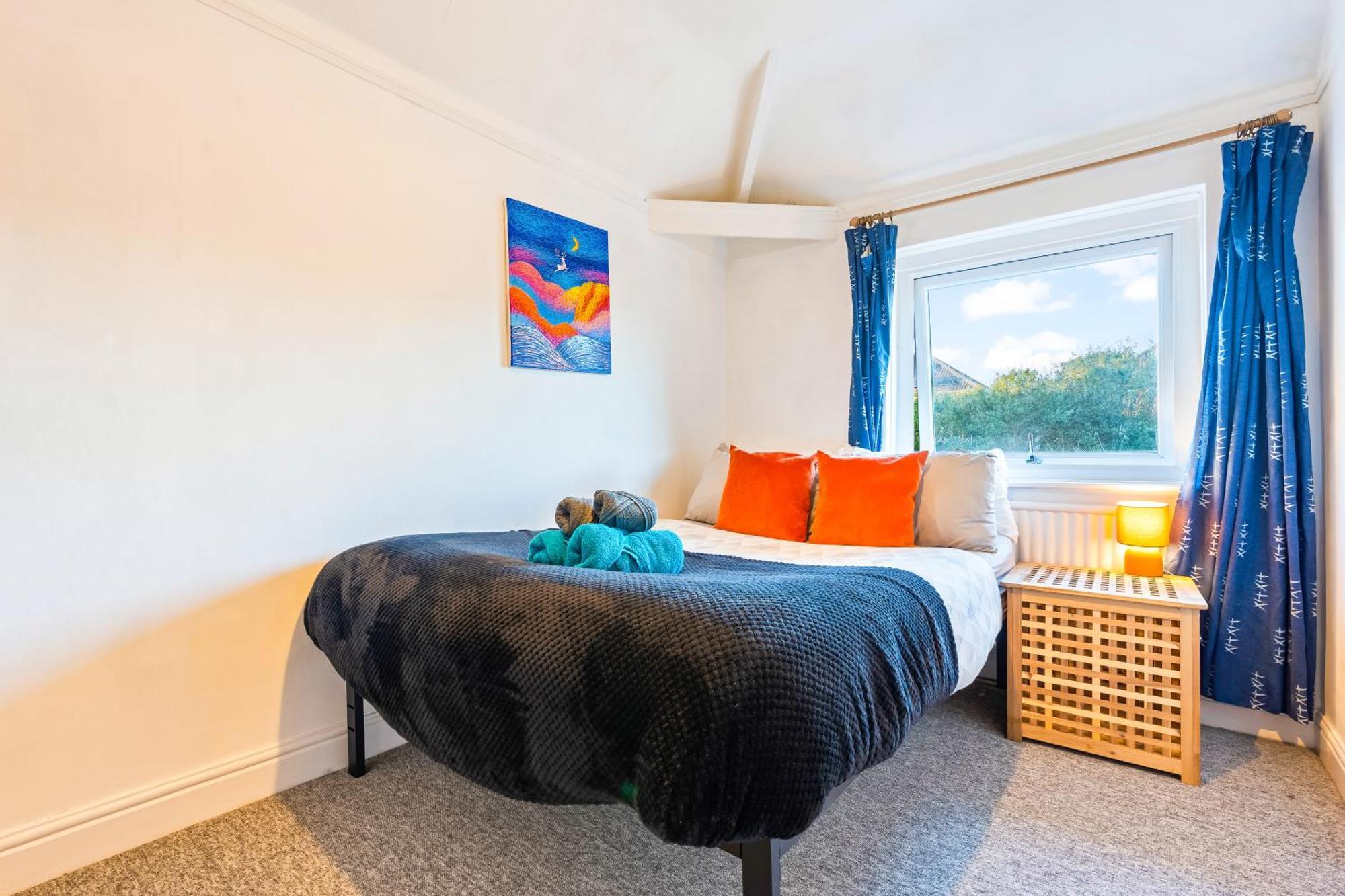 Holiday home Large House Free Parking Wood Fire 4 Beds 9 Guests